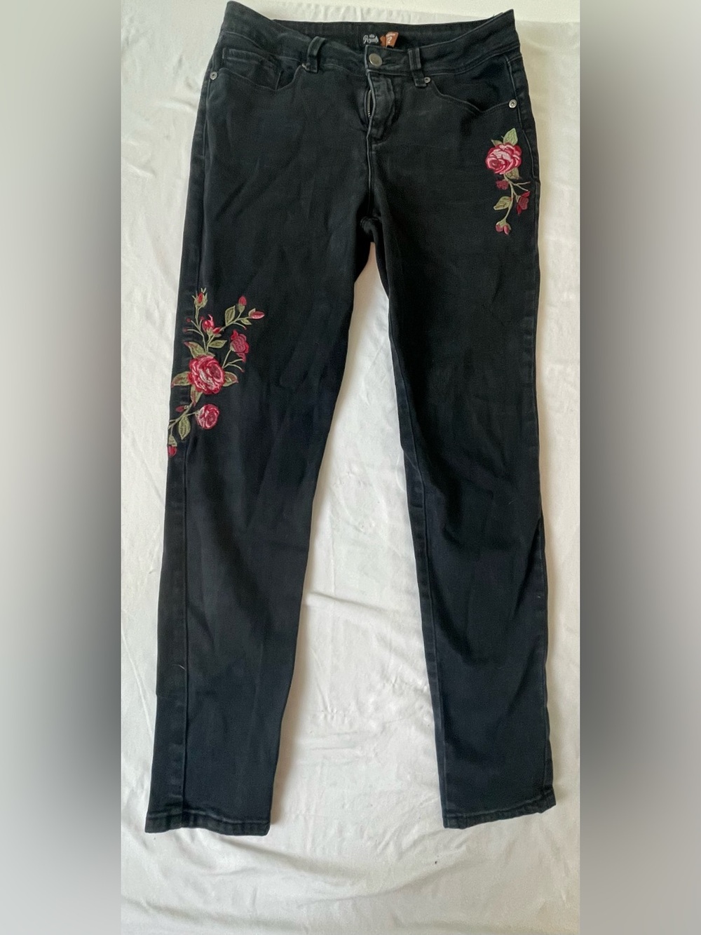 Royalty for Me Women Floral Embroidered Skinny Jeans Black MidRise Distressed 12